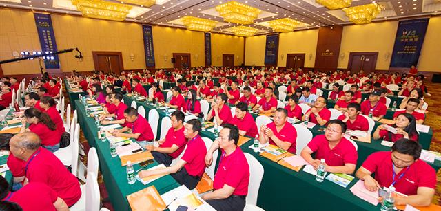 用手机养猪赚更多的钱|猪业中关村手机养猪进万户项目成功启动