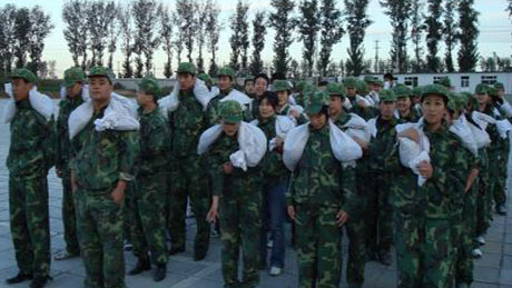 饲料动保板块在人员工军事化强化训练营，时刻维持高昂的斗志