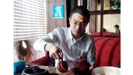 高川--湖南农大动物营养硕士
现任：饲料技术经理，进入资源各人庭，得到好多教员的援手，也越发分了然自己的地位和方向。以前人生的各种经历，在此时才发现它的价值。