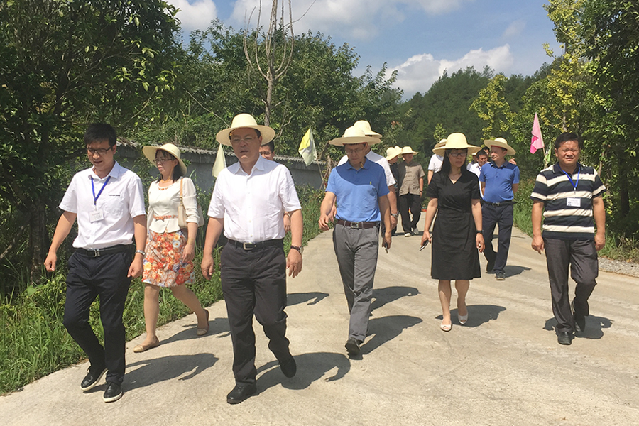 F:\2015-2018年OA文件 电视机媒体播放图设计\2018-OA文件 电视机媒体播放图设计\2018.07.31-中央党校副校长王东京调查调研北京资源欧博ABG集团\01.jpg