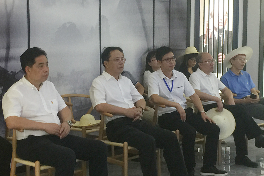 F:\2015-2018年OA文件 电视机媒体播放图设计\2018-OA文件 电视机媒体播放图设计\2018.07.31-中央党校副校长王东京调查调研北京资源欧博ABG集团\04.JPG